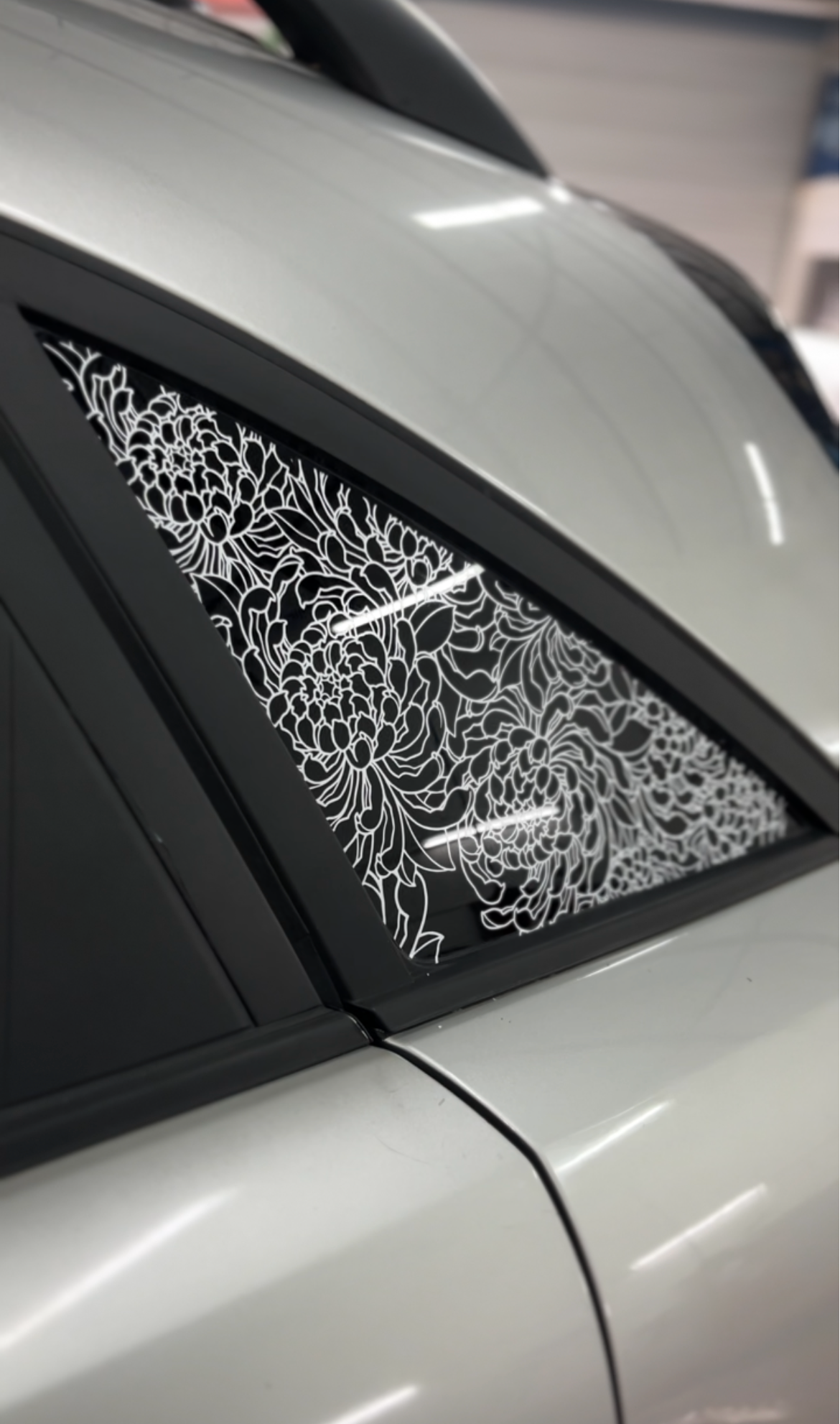 Single Chrysanthemums Rear Quarter Window Decal